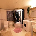 Awesome Apartment In Karhamn With House Sea View Apartamento