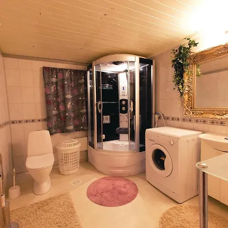 2 Bedroom Beautiful In Karhamn Apartament