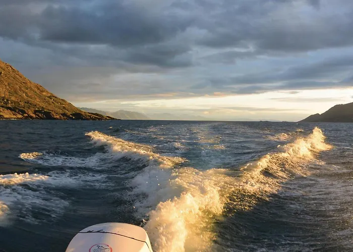 2 Bedroom Awesome In Karhamn 公寓 *